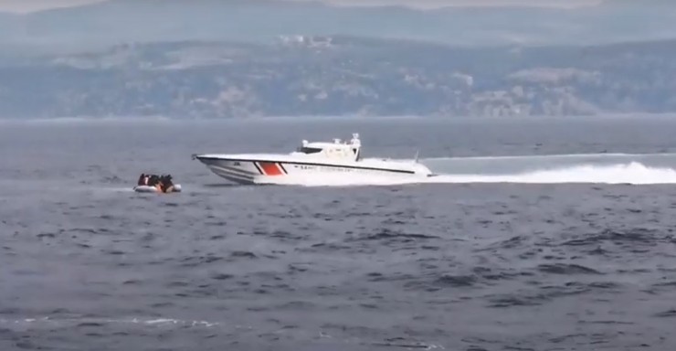 Turkish Coast Guard caught pushing boat of illegal immigrants into Greek territorial waters (VIDEO) 7