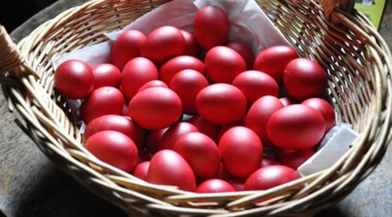 How To Make Bright And Shiny Kokkina Paschalina Avga ( Red Easter Eggs 