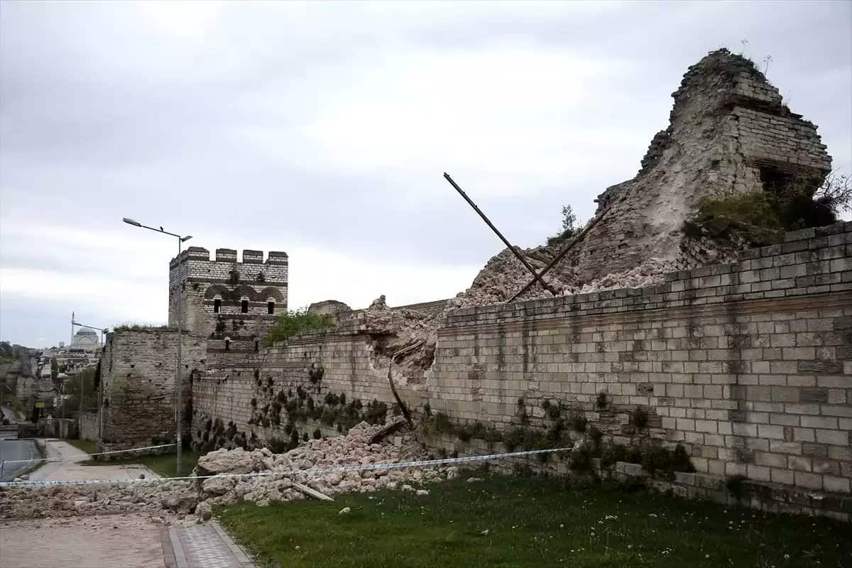 Byzantine Wall in Constantinople collapses as Turkey continues to let historical sites go into disrepair 5