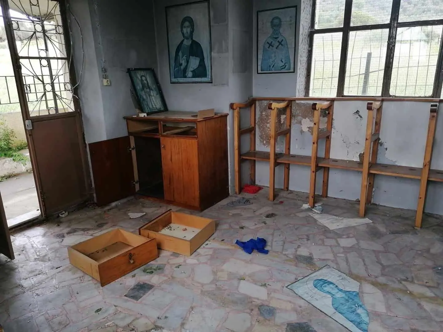 Church vandalised by illegal immigrants in Lesvos, is fully restored by volunteers 8