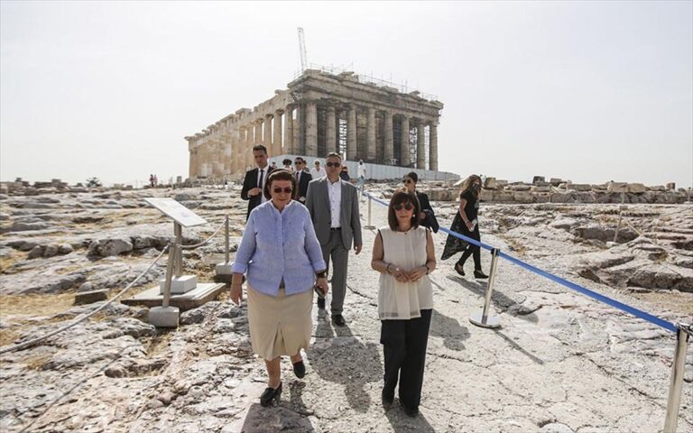 President marks International Museum Day with a visit to the Acropolis