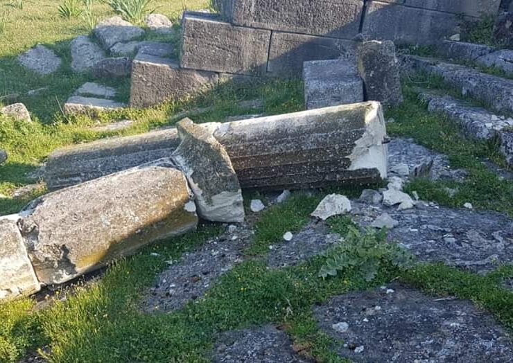 Vandals attack Ancient Greek site in Albania 14