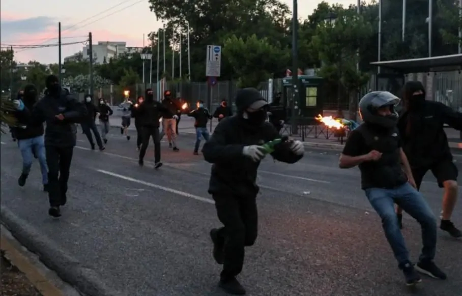 U.S. Embassy in Athens firebombed during protest over the death of George Floyd (VIDEO) 8