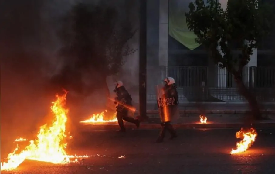 U.S. Embassy in Athens firebombed during protest over the death of George Floyd (VIDEO) 9