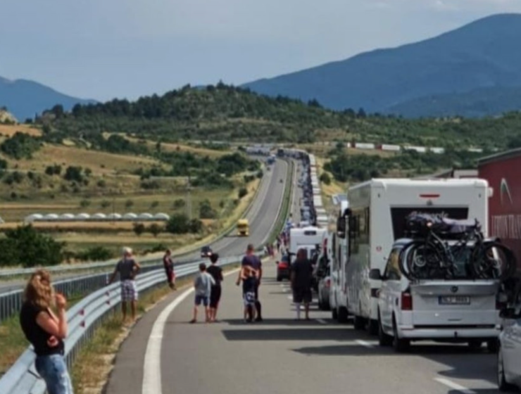 10km queue at the Greek-Bulgarian border