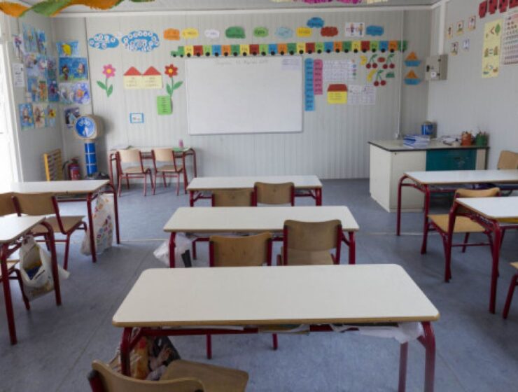 Spike in coronavirus cases prompts closure of schools in Paramythia, Epirus