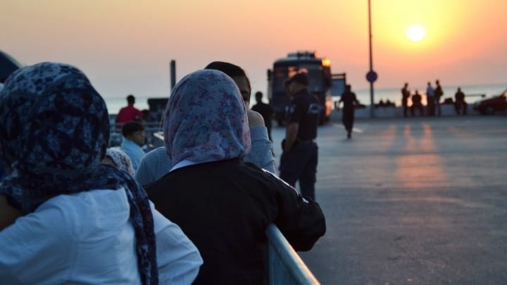 550 refugees with free movement permits, leave Lesvos 1