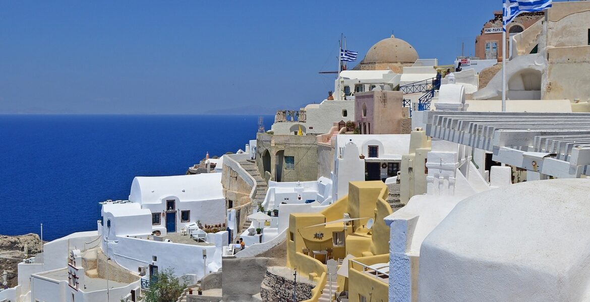 Greece travel figures drop 99%