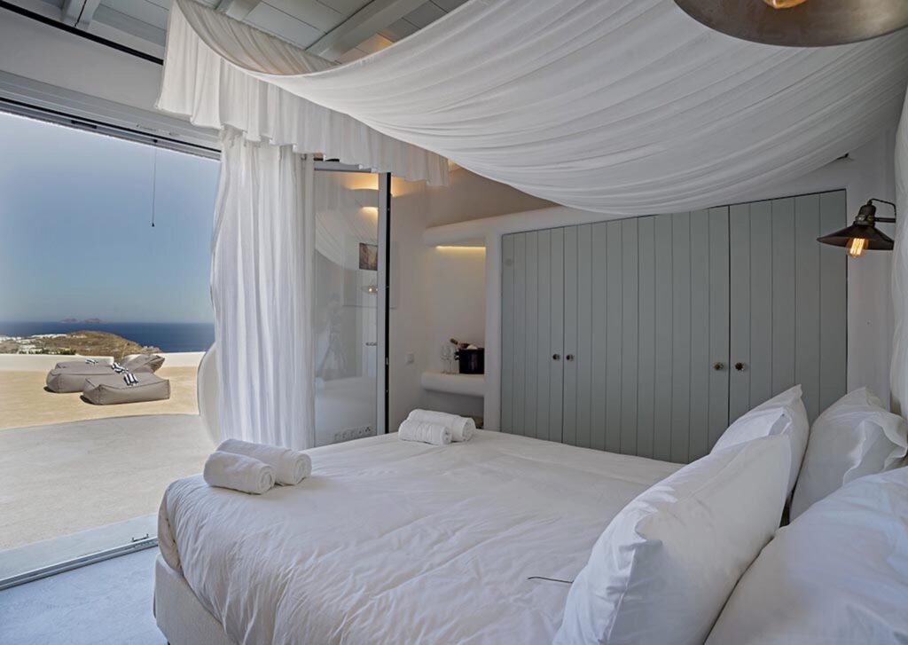 Inside the €1.9m villa for sale in Mykonos 11