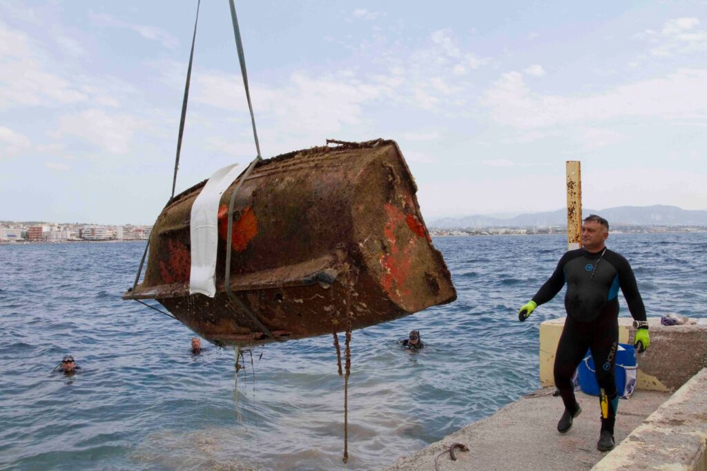 Underwater cleanup in Loutraki
