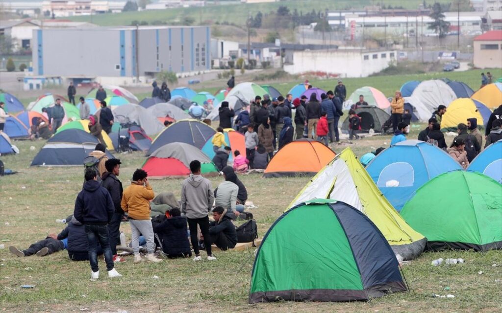 migrants tents