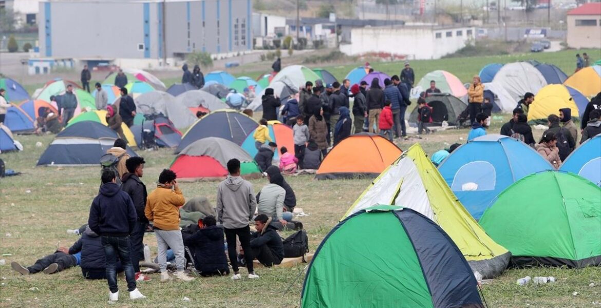 migrants tents