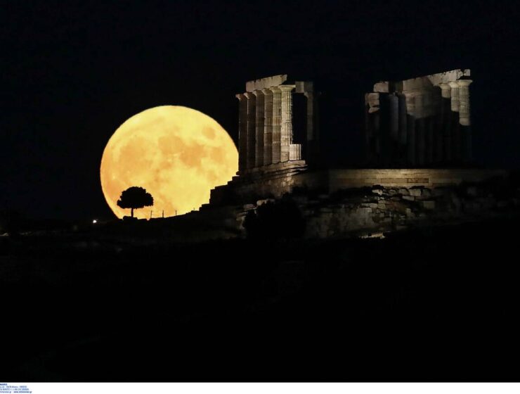 August Full Moon shines in the Athenian Sky 5