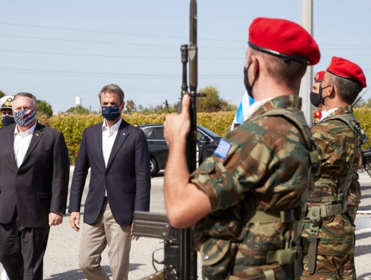 Mitsotakis to Pompeo in Souda: Greek and American aircraft will always fly above Crete 3