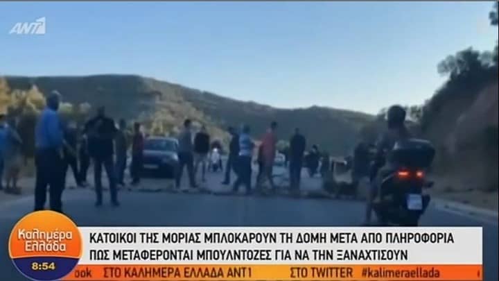 Fed up Moria locals block road to prevent reconstruction of migrant camp (VIDEO) 4