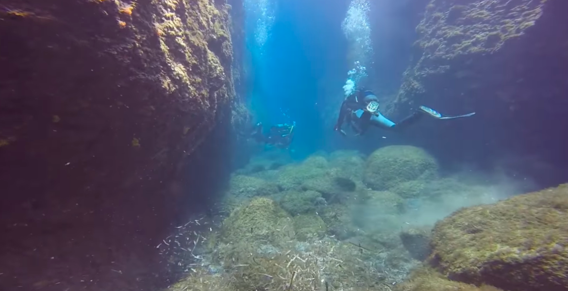 diving spots in Greece