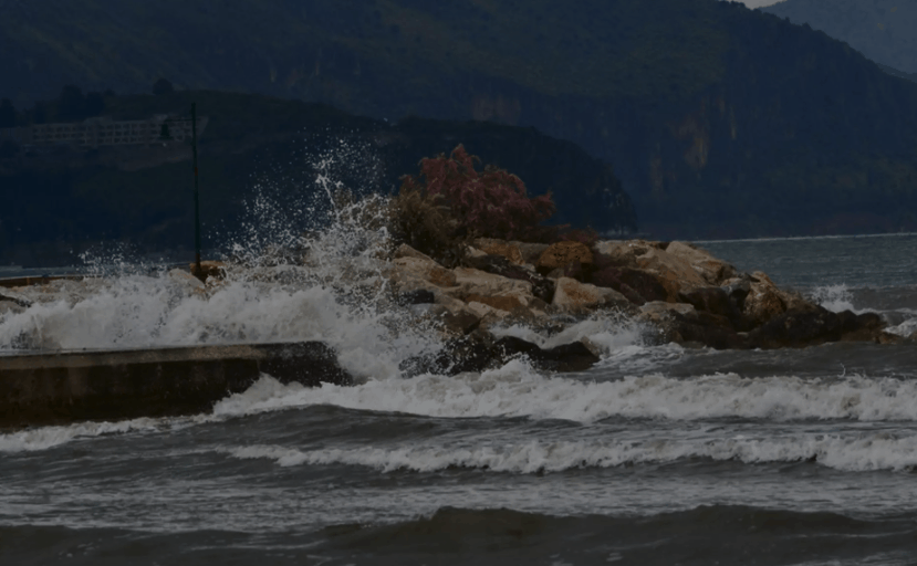 Cyclone Ianos: Anchored boat crashes into rocks in Ithaca