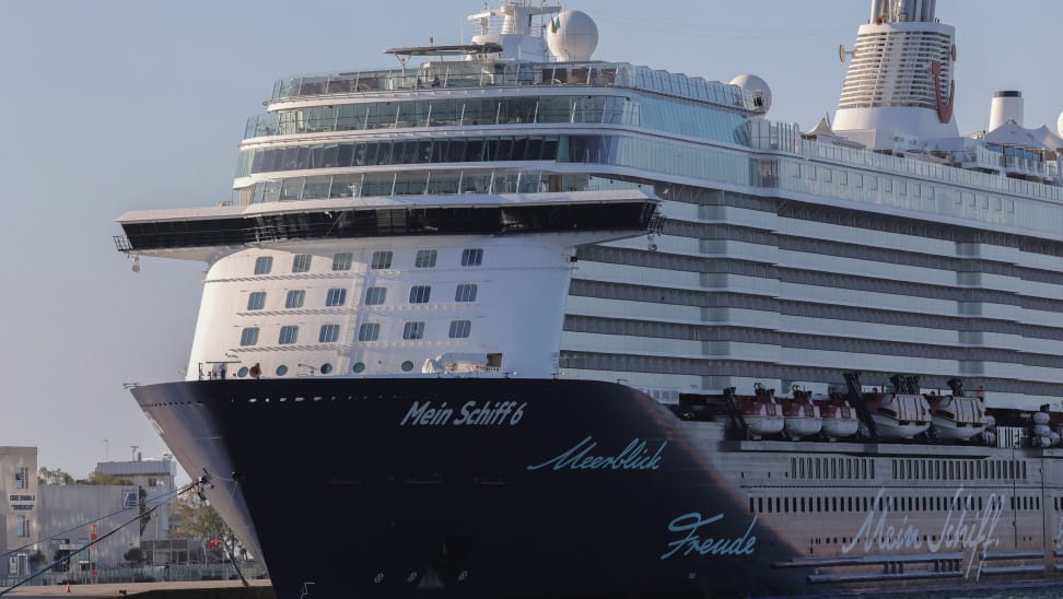Cruise ship in Greece given all-clear after virus scare