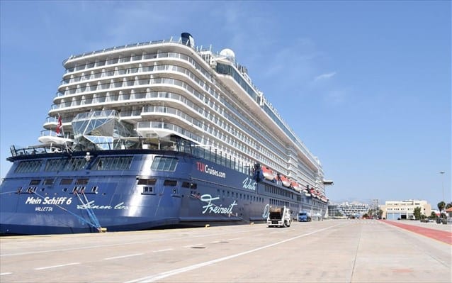 First cruise ship docks at Piraeus following cruise ban