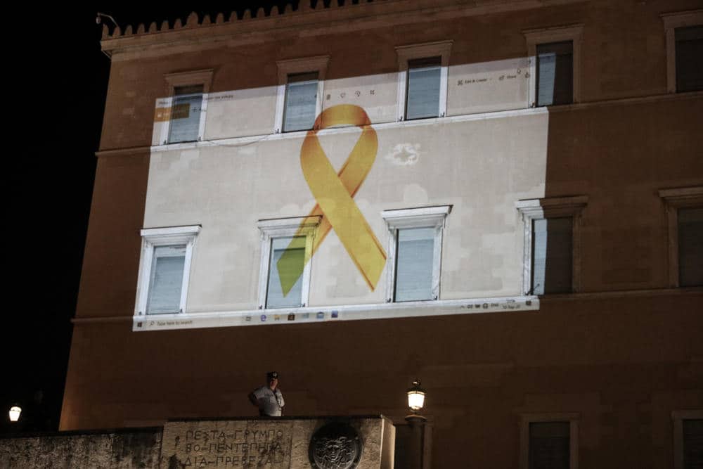 Large yellow ribbon lit up on the Hellenic Parliament raises childhood cancer awareness