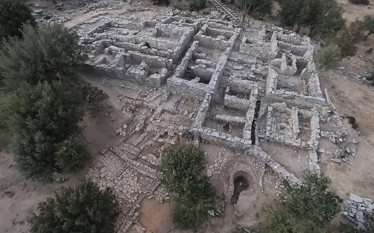 Zominthos Minoan Palace Excavation Uncovers Important Sanctuary on the Site