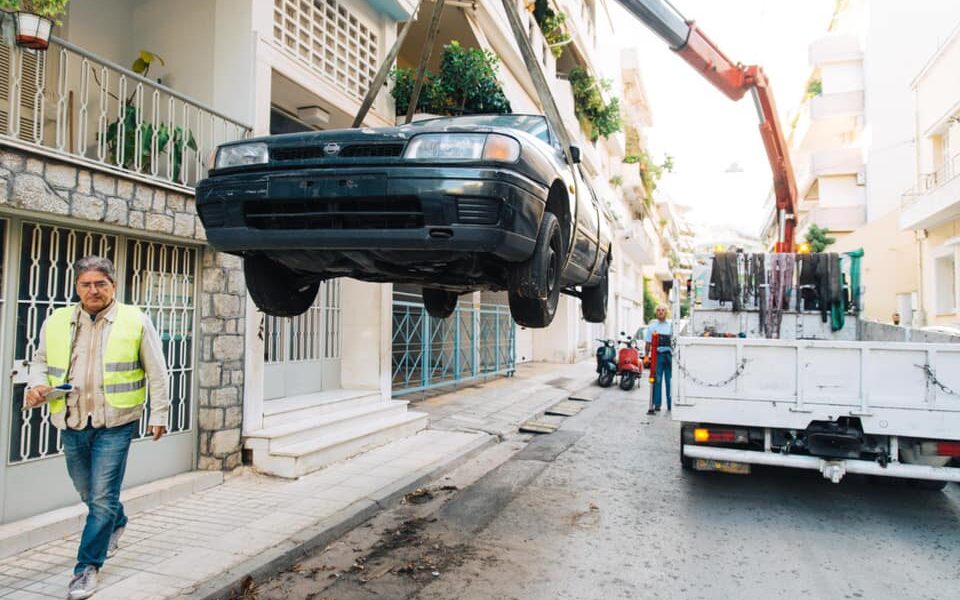 Abandoned vehicles removed from the Greek capital