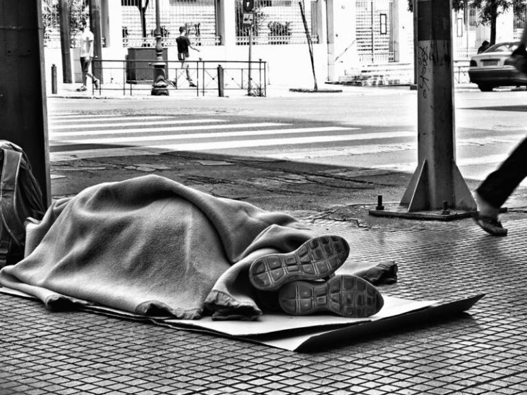 90-year-old grandmother forced to sleep on the streets of Athens in nothing but a bathrobe
