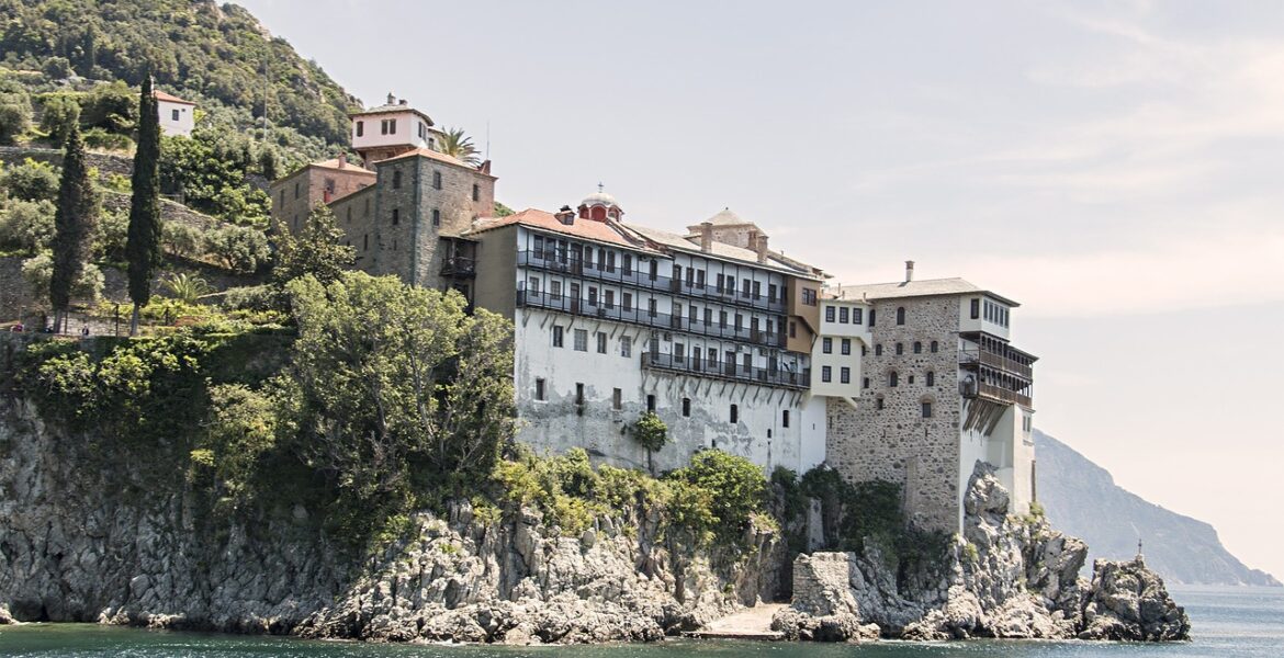 Mt Athos: Seismologists monitor the situation following series of quakes