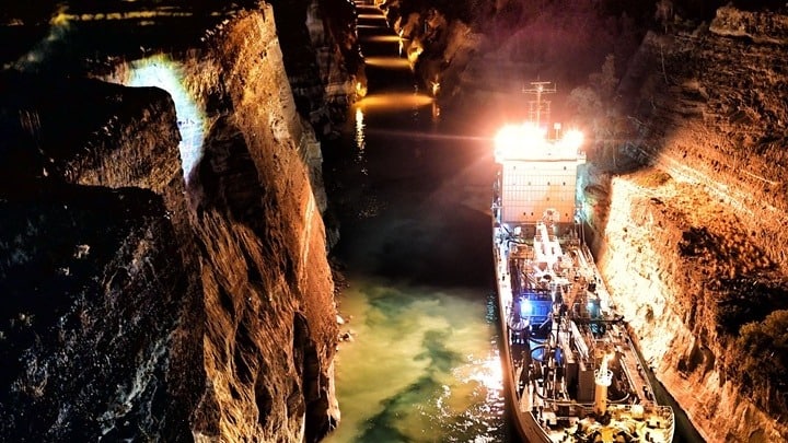 Ship becomes grounded in the Corinth Canal 13