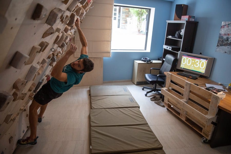 Greek rock climber gets creative at home during lockdown