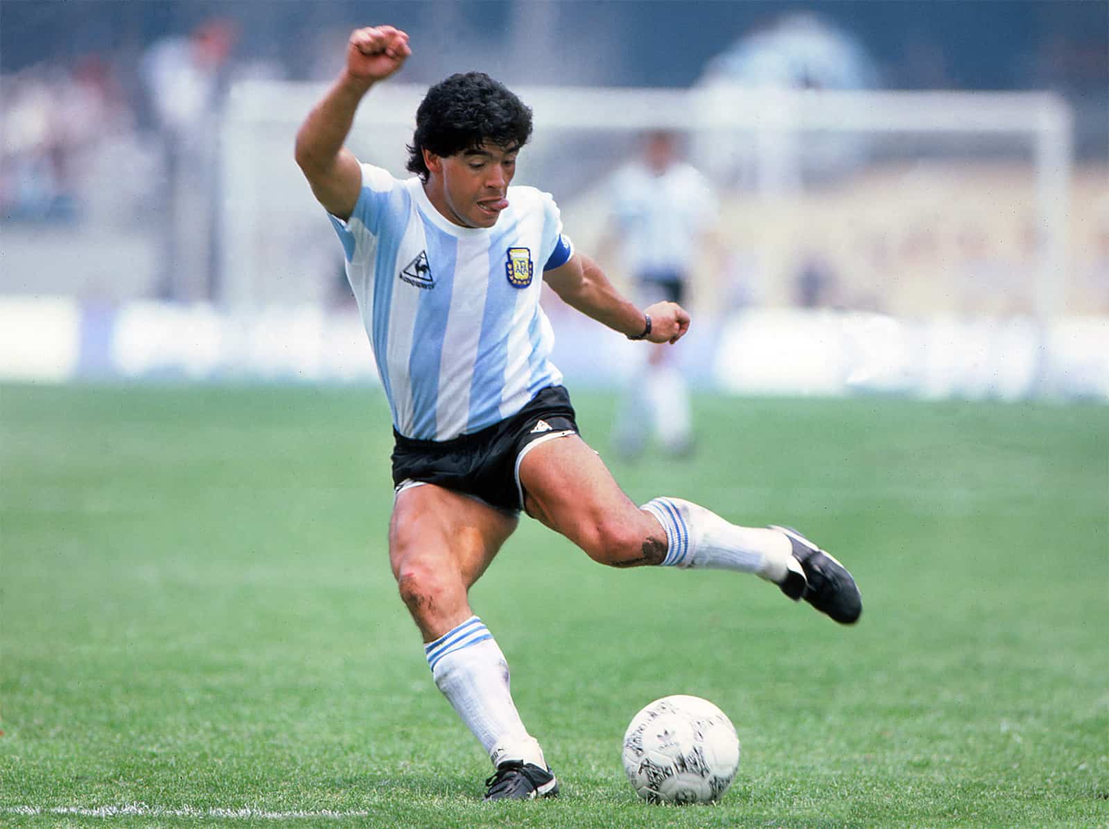 Ο θρύλος του ποδοσφαίρου Diego Maradona πέθανε σε ηλικία 60 ετών
