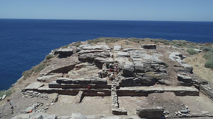 Archaeologists continue excavations on small rocky islet of Vryokastraki