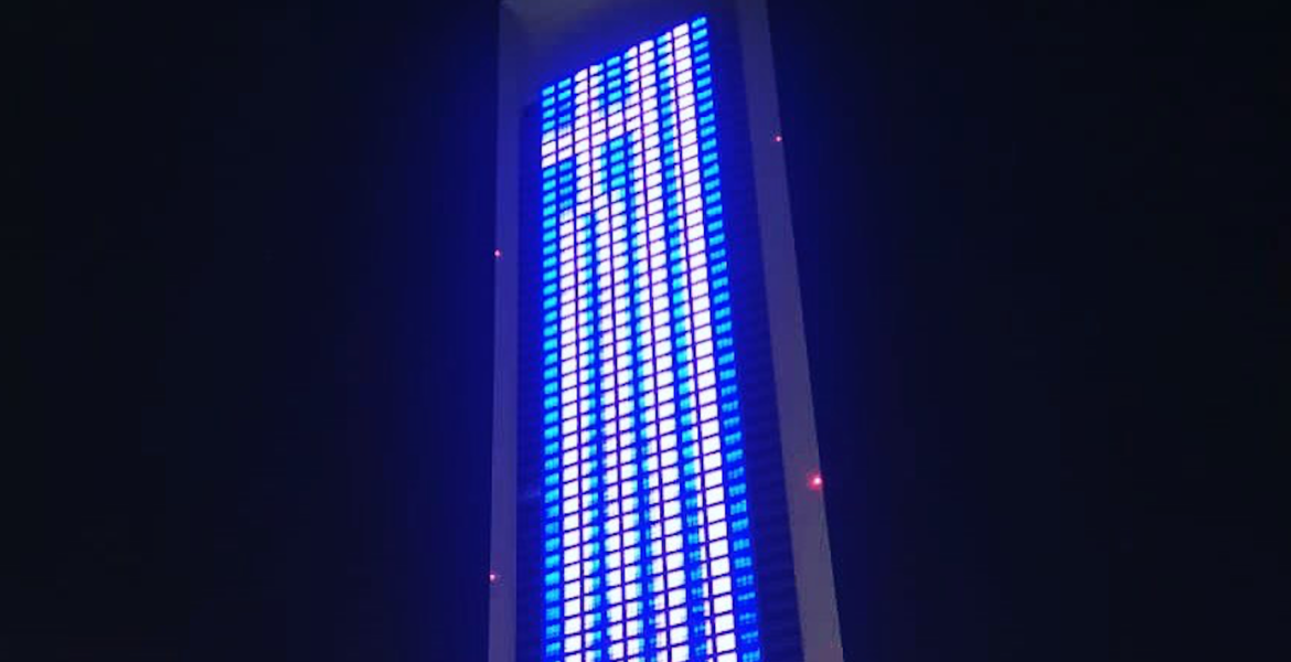 Abu Dhabi building lights up with Greek flag to welcome PM and delegation