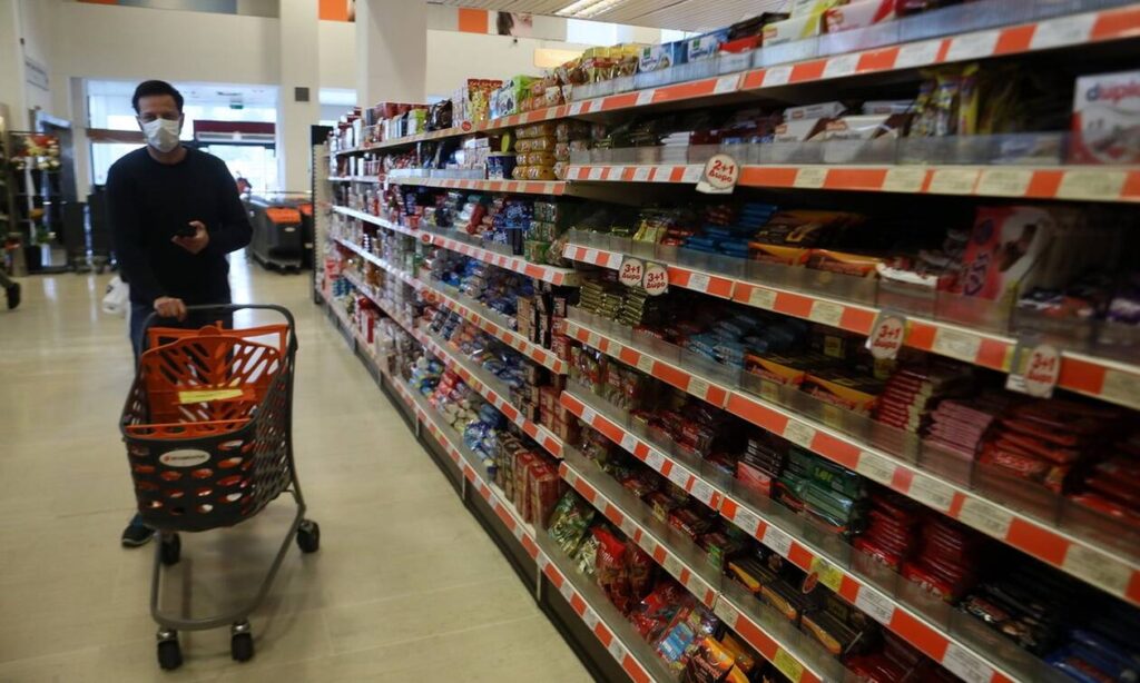 Greece announces change to supermarket trading hours