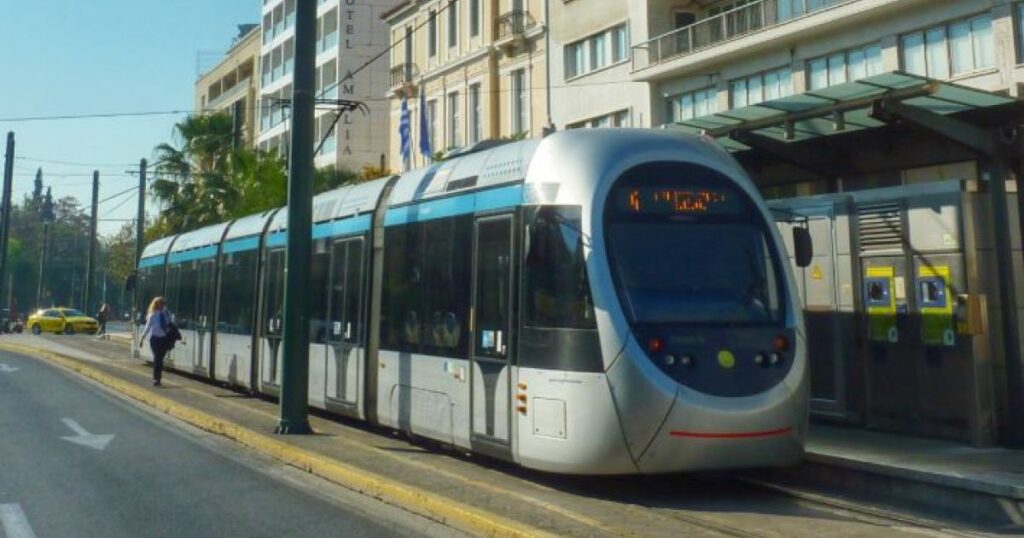 Tram resumes visits to Syntagma Square