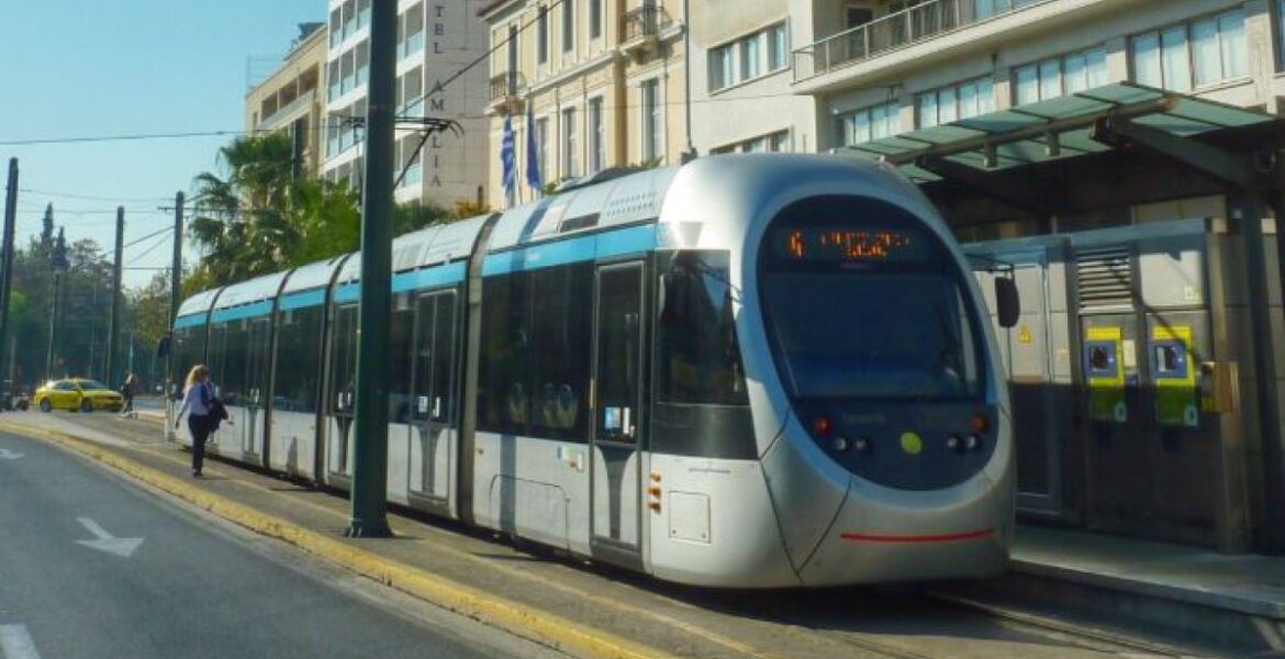 Tram resumes visits to Syntagma Square