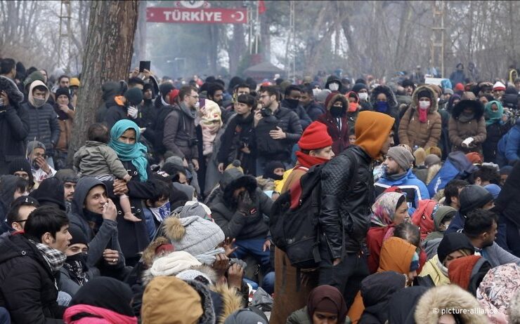 Illegal immigrants attempting to enter Greece in early 2020. Dendias
