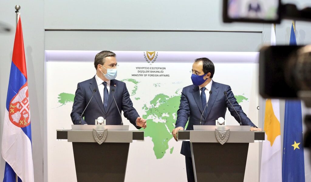 Cypriot Foreign Minister Nikos Christodoulides and his Serbian counterpart Nikola Selaković.