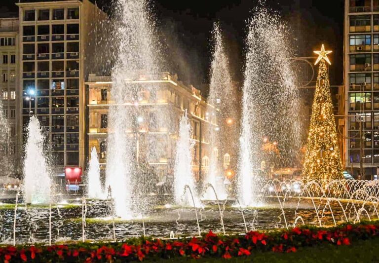 Christmas Tree dazzles in Omonia Square