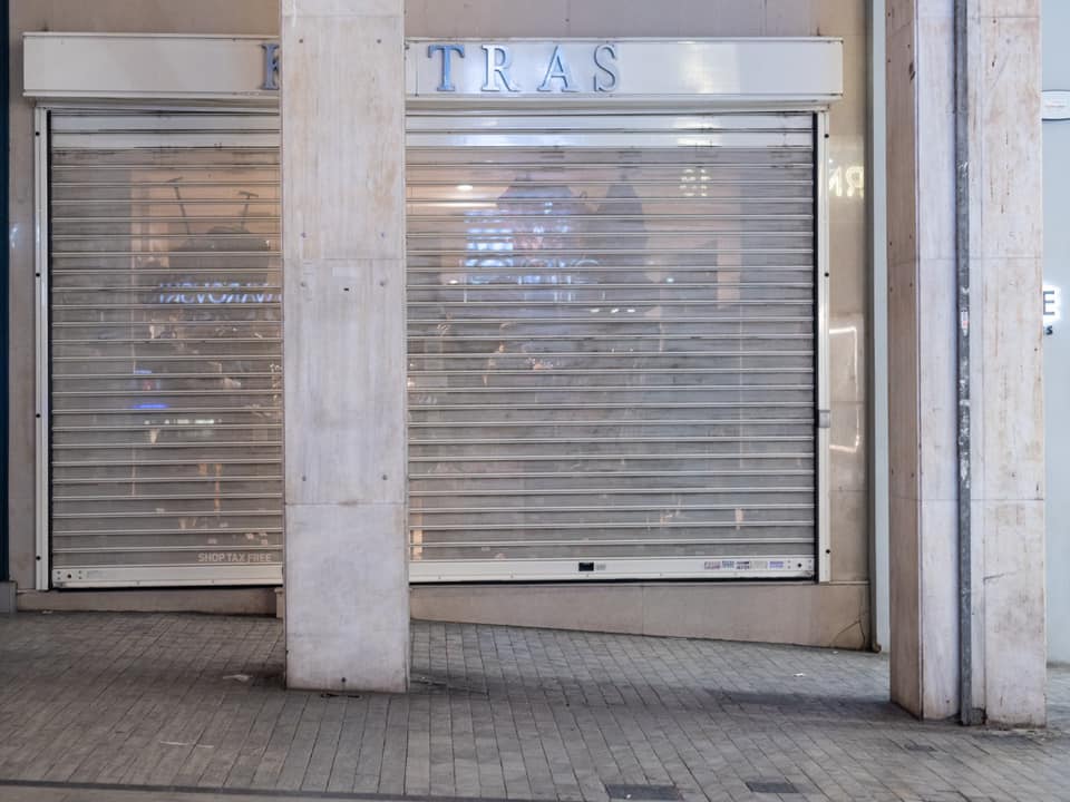 Graffiti cleaned off buildings on Athens’ famous Ermou