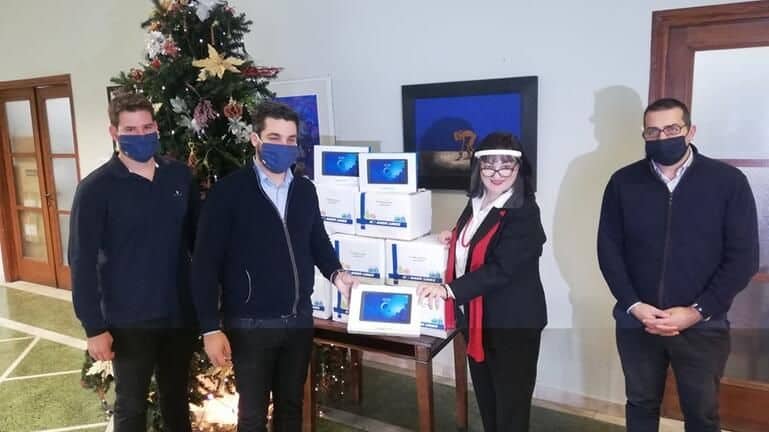ANEK Lines donates tablets to students in Chania