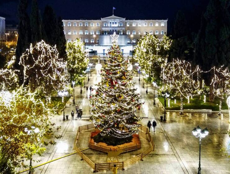 Athens’ official Christmas tree lights up for 2020