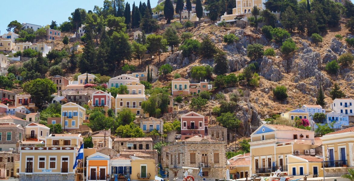 Skyscanner names Greece as one of the top travel destinations for 2021