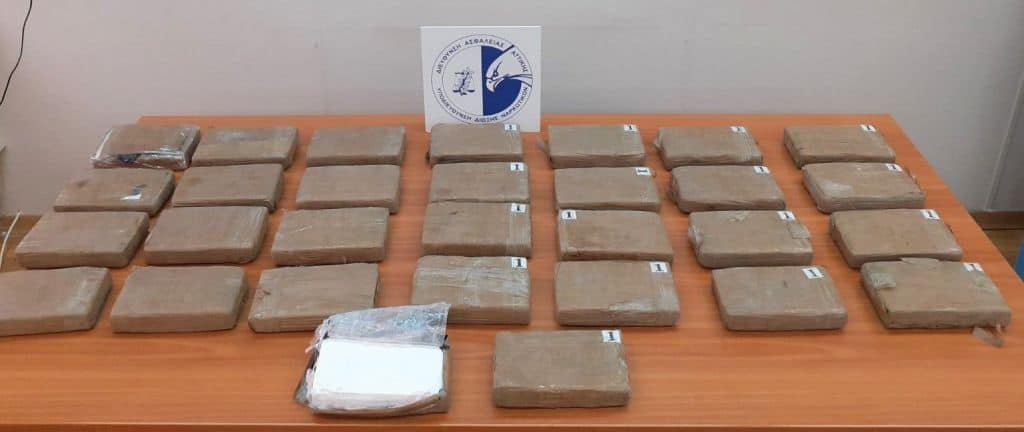 35kg of cocaine seized at Piraeus Port