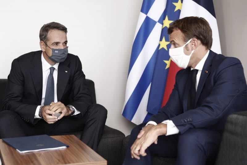 Ο Πρωθυπουργός της Ελλάδας Κυριάκος Μητσοτάκης με τον Γάλλο Πρόεδρο Εμμανουήλ Μακρόν.