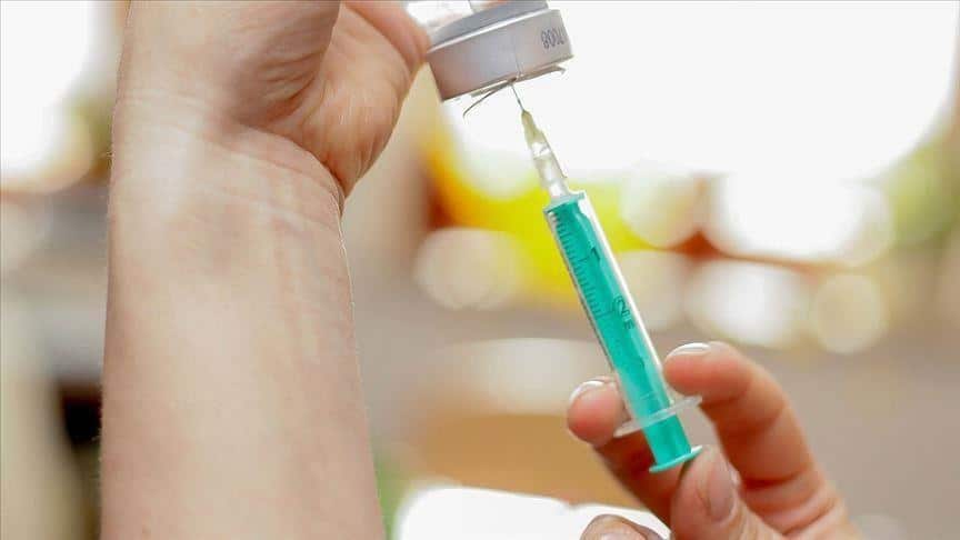 Kerngesunde Krankenschwester nach zweiter Dosis des Corona-Impfstoffs gelähmt