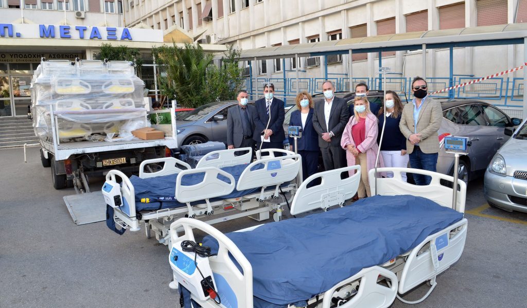 Yiannis Parios donates two ICU beds to Metaxa Cancer Hospital of Piraeus
