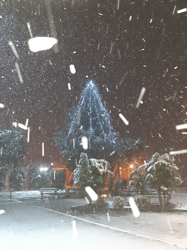 Snow falls in Florina