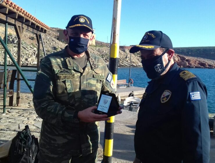 General Floros with the commander of the Kyriamadi base, Lieutenant Panagiotis Kalathakis.