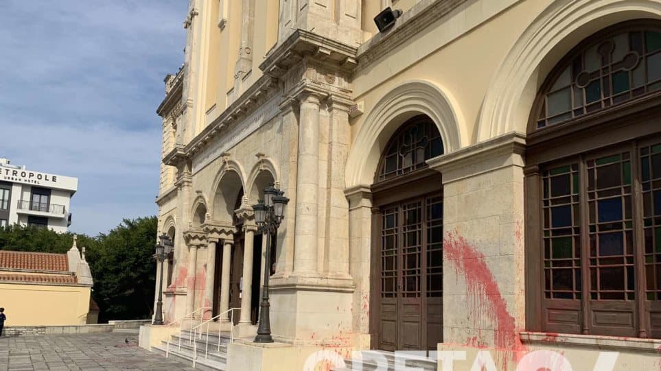 Metropolitan Church of Agios Minas in Heraklion vandalized by unknown people 1